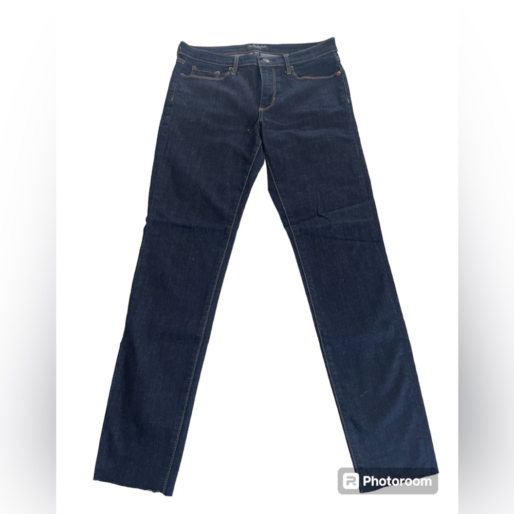 Banana Republic straight leg raw hem Size 28/6 women’s jeans. Dark wash denim